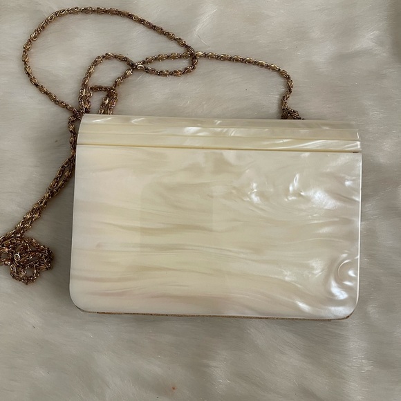 White mother of pearl look plastic & leather purse 1970s 1980s - Picture 7 of 7